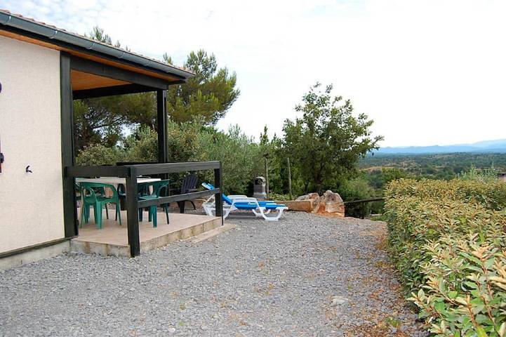 Club vacances pour 4 personnes, avec jardin ainsi que terrasse et piscine, animaux acceptés en Ardèche