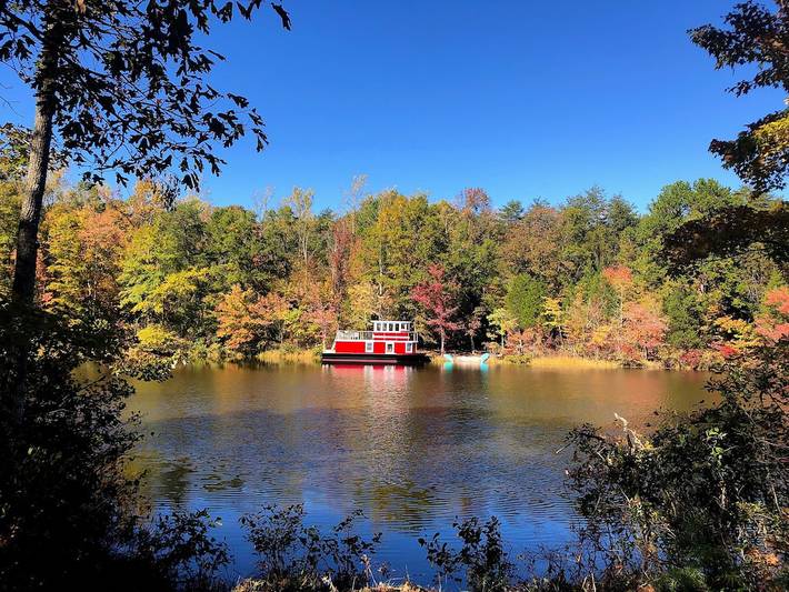 Tugboat/Private Lake - Farm Animals - Fish, Swim, Boat, Hike/Bike 5+Miles Trails in Louisa County