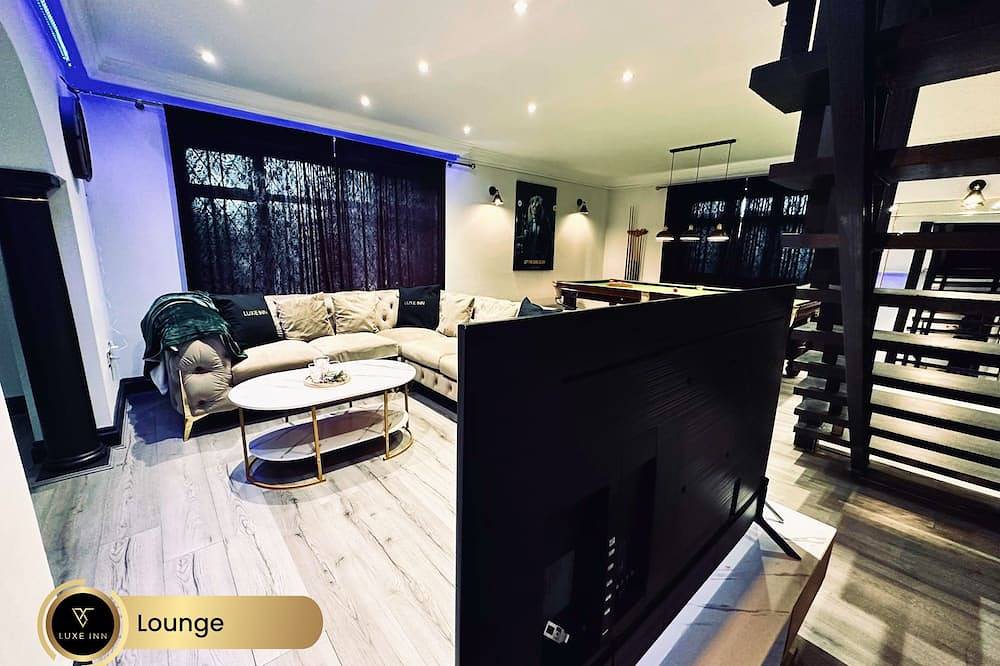 Luxury 4 Bed House, Heathrow T4, Luxe Inn in Slough, Berkshire