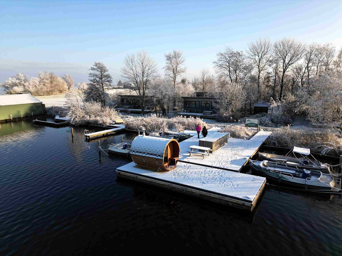 Pean-buiten — Waterlodge Sweltsje in Nationaal Park De Alde Feanen