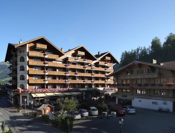 Hôtel pour 2 personnes, avec piscine ainsi que sauna et balcon