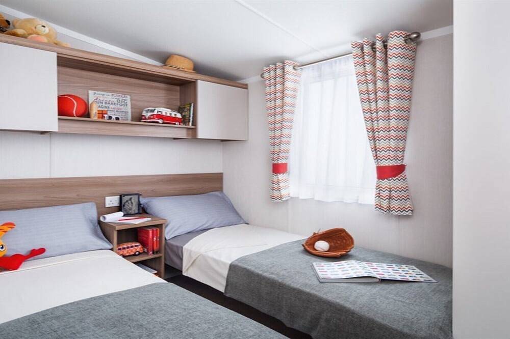Delux Caravan sleeps 6 on an extremely popular site in Dunbar, Edinburgh and Lothian