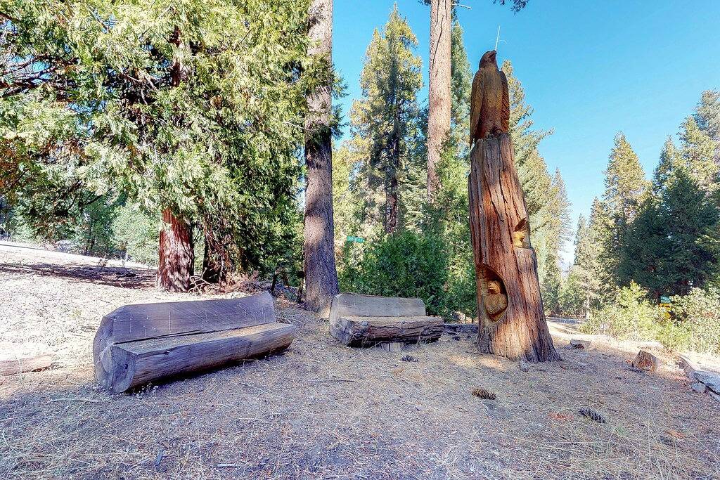 Klassisch charmantes familienfreundliches Haus mit bester Lage und großer Terrasse in Shaver Lake, Kings Canyon Nationalpark
