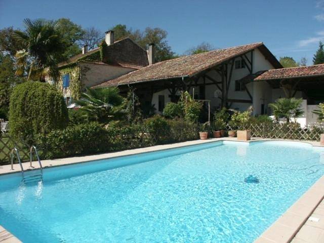 Chambre d’hôte pour 2 personnes, avec Terrasse et Jardin ainsi que Piscine et Vue à Termes-d'Armagnac