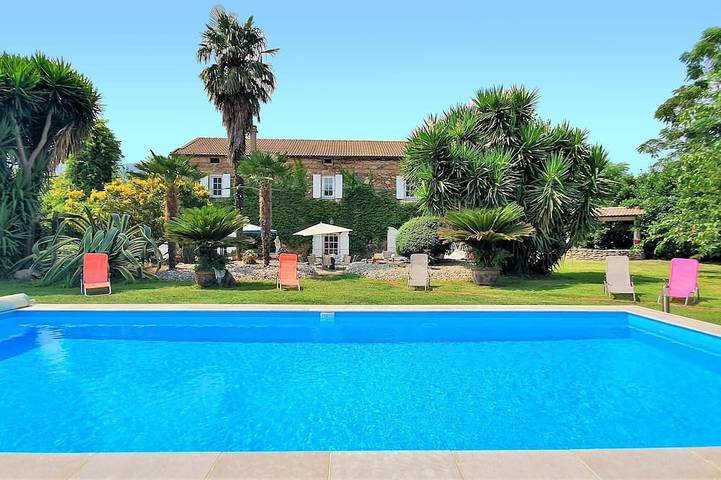 Location de vacances pour 11 personnes, avec Terrasse et Jardin à Santa-Lucia-di-Moriani
