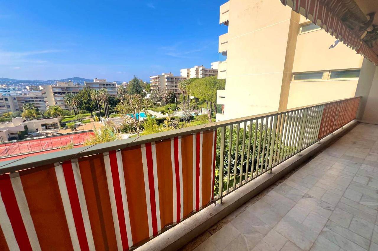 Geheel appartement, Juan Les Pins - 4 people - swimming pool - tennis in Juan-les-Pins, Antibes