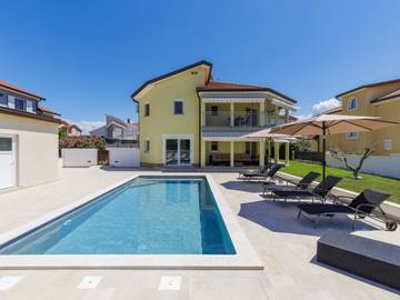 Ferienhaus für 10 Personen, mit Garten und Pool in Umag