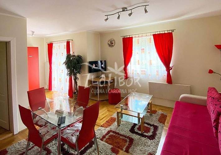 Ferienwohnung für 5 Personen, mit Terrasse und Ausblick in Zlatibor