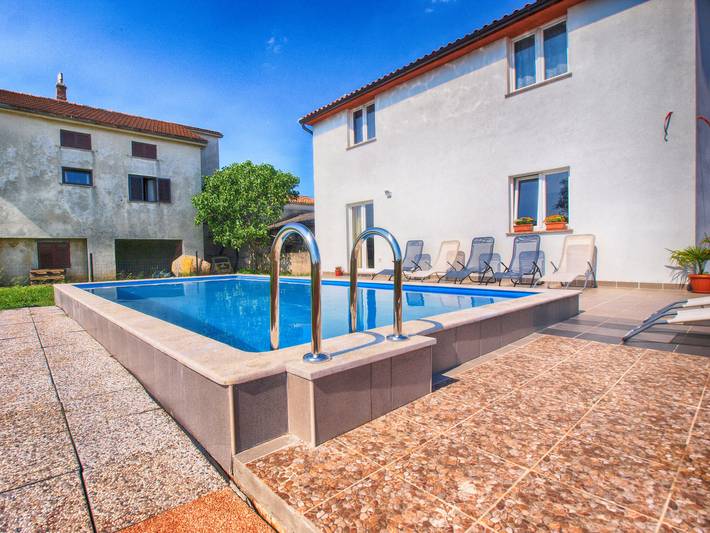 Ferienhaus für 9 Personen mit Terrasse in Pomer, Südküste Istrien