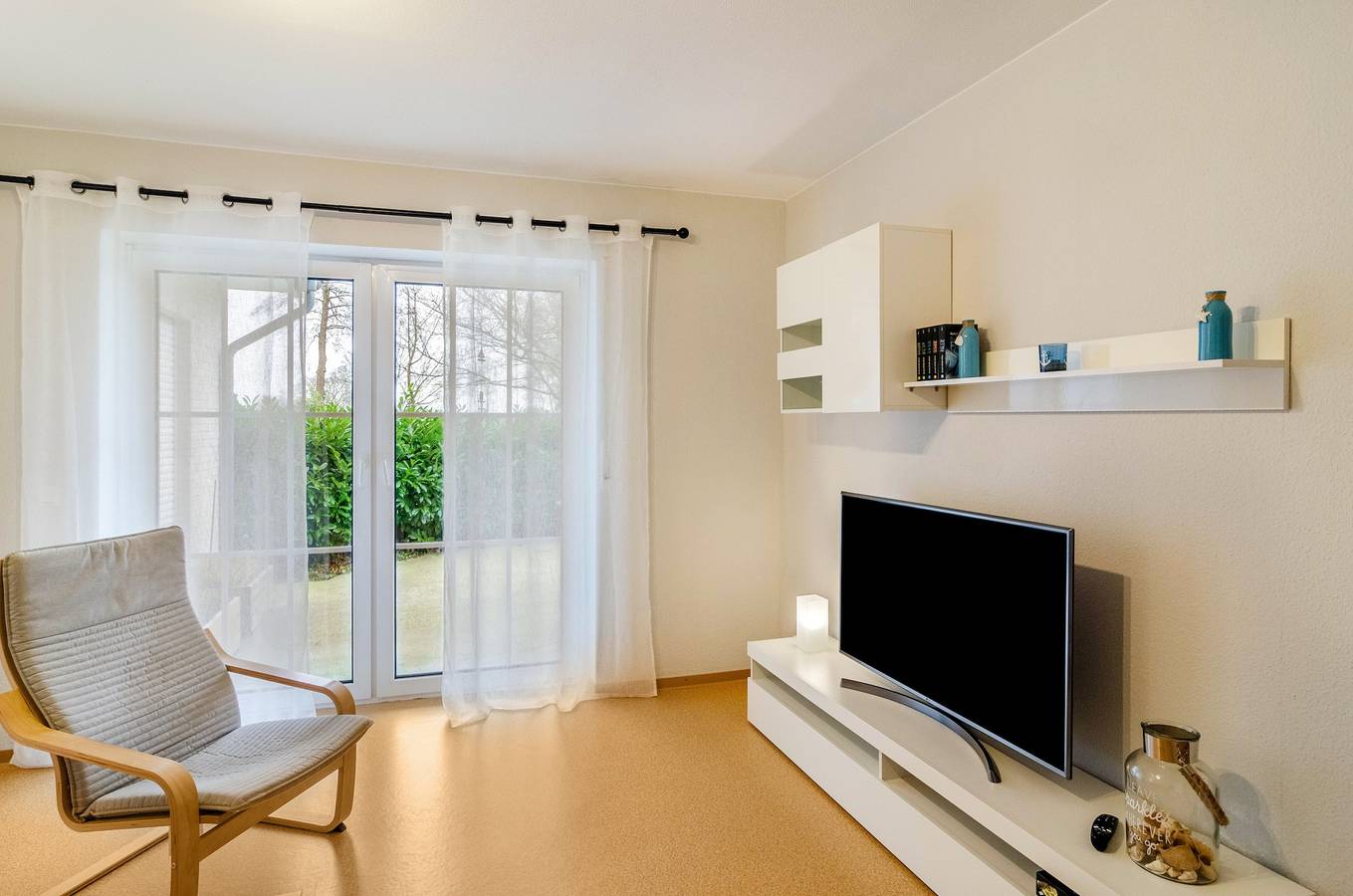 Ganze Wohnung, Ferienwohnung Neumann" mit privater Terrasse, privatem Garten und Wlan in Neuschoo, Nordseeküste