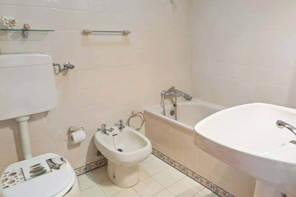 Ganze Wohnung, Lovely 2 Bed Apt w/Terrace nr Cascais in Alcabideche, Costa de Lisboa