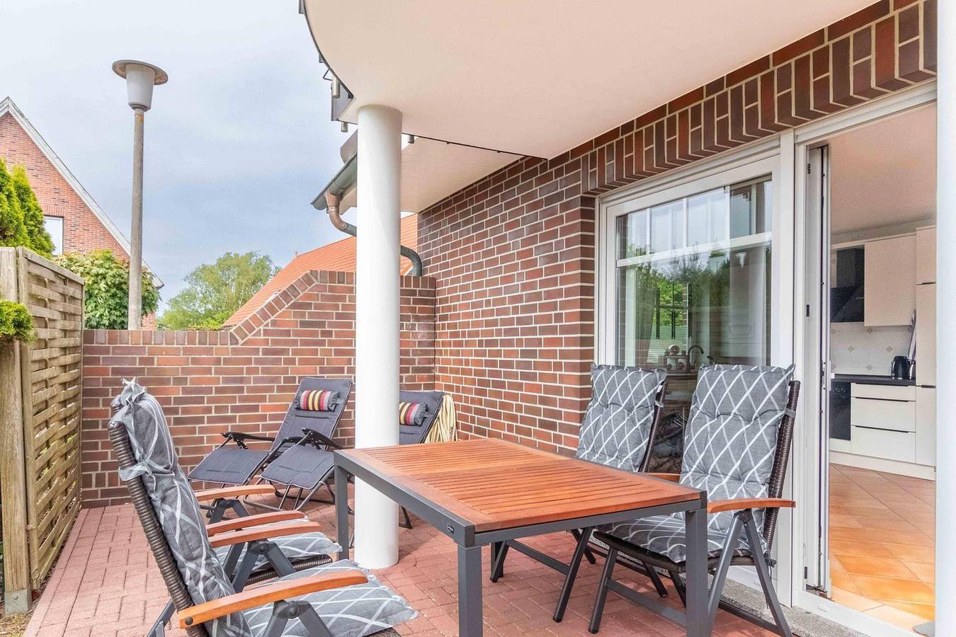 Ganze Wohnung, Südoase - Moderne Ferienwohnung mit Terrasse & Garten in ruhiger Lage in Borkum