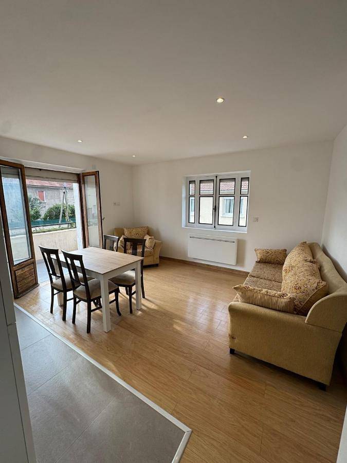 Gîte pour 4 personnes, avec Terrasse et Jardin à Saint-Priest - 2