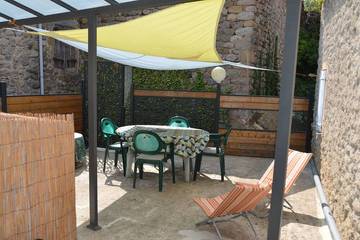 Gîte pour 4 personnes, avec terrasse à Les Ollières-sur-Eyrieux