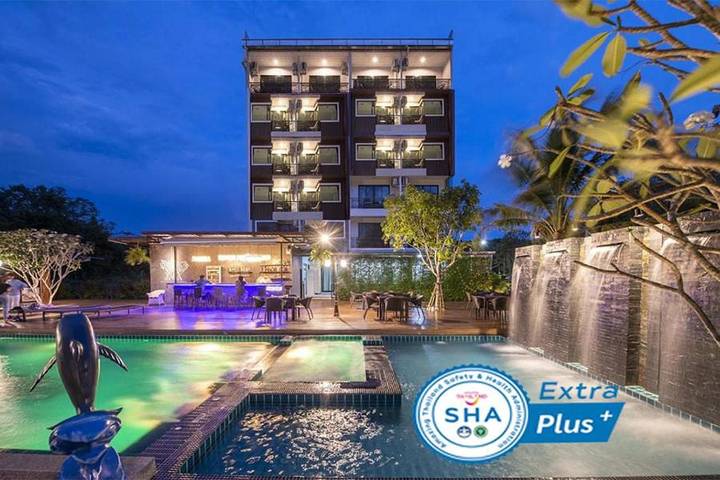 Hôtel pour 3 personnes, avec jardin et piscine ainsi que bassin pour enfant et vue - 1