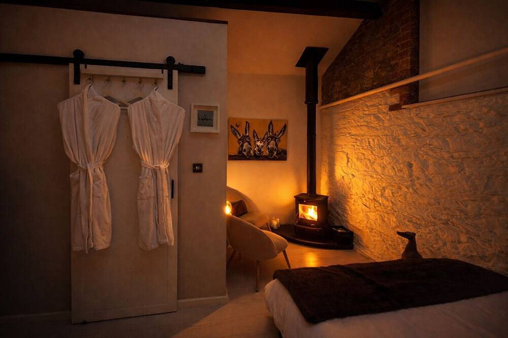 Copper Cove at Lough Sillan House | Romantic, Adults only with Hot Tub & Sauna in County Cavan