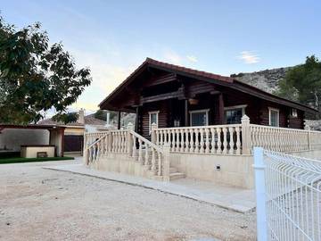 Gîte pour 4 personnes, avec jardin ainsi que terrasse et jacuzzi à Fortuna
