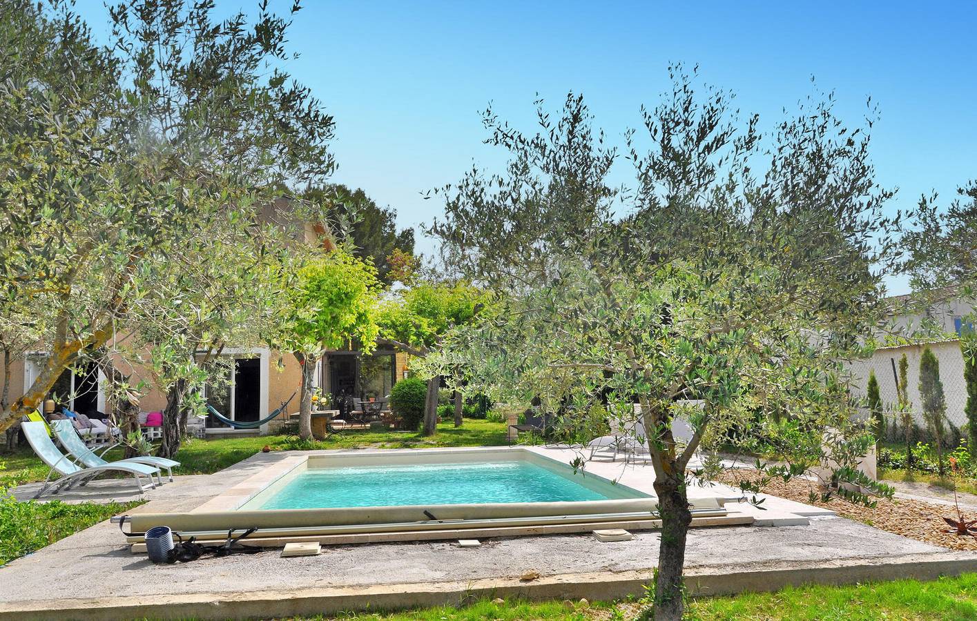 Acogedor apartamento con piscina y aparcamiento, a 1,5 km de Pernes in Pernes-les-Fontaines, Parque natural regional del Mont Ventoux