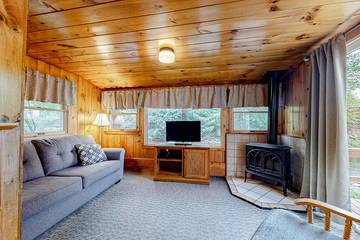 Log Cabin for 4 Guests in Loon Mountain, Franconia Notch, Picture 1