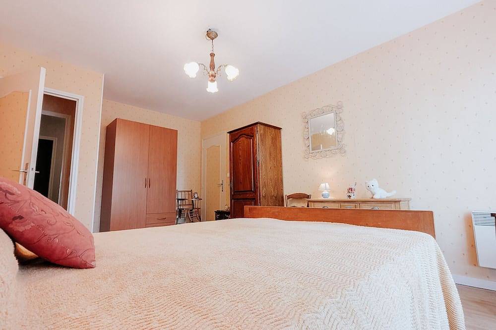 Gemütliches Ferienhaus in ruhiger Lage mit Garten, für Familien geeignet, nahe See und malerischen Dörfern in Saint-Plantaire, La Châtre und Umgebung
