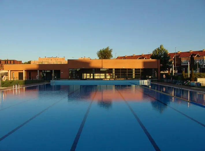 Apartamento de vacaciones para 5 personas, con piscina para niños y vistas además de piscina y balcón - 1