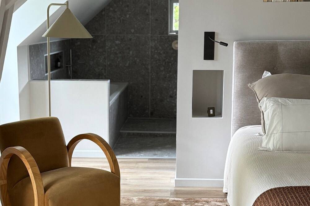 Entire apartment, Exceptional country apartment with pool, jacuzzi and sauna in La Chapelle-Longueville, Évreux region