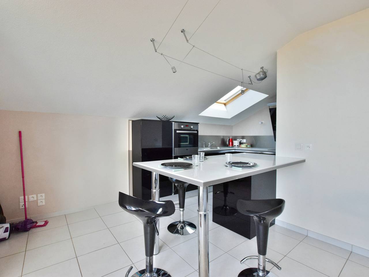 Ganze Wohnung, Geräumige Wohnung mit Terrasse, Haustiere erlaubt und Parkplatz in Évian-les-Bains, Thonon-les-Bains und Umgebung