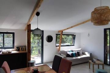 Gîte pour 6 personnes, avec jardin ainsi que jacuzzi et terrasse à Champtercier
