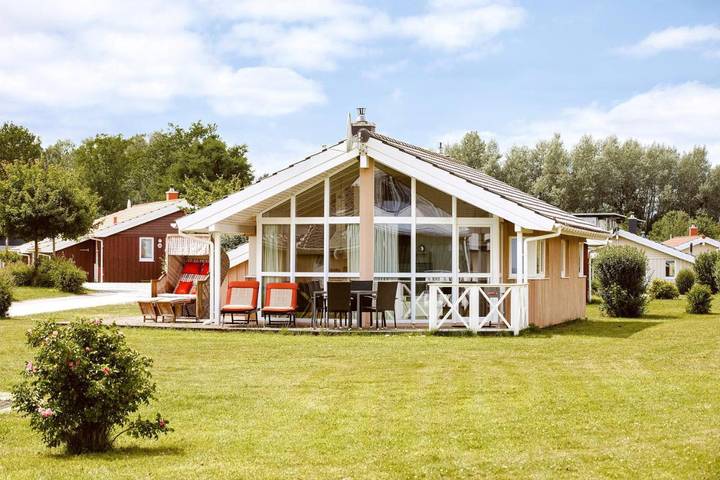 Ferienhaus für 6 Personen, mit Whirlpool und Terrasse sowie Garten und Sauna in Brodersby