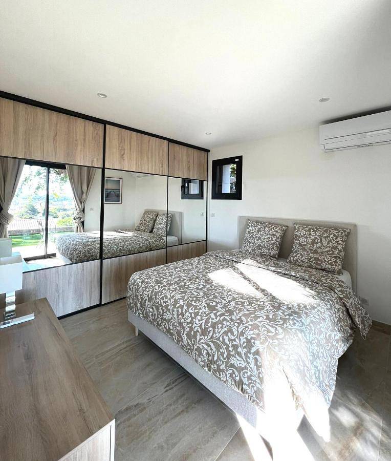 Appartement entier, One-Bedroom Apartment in La Valette-du-Var, Côte méditerranéenne (France)