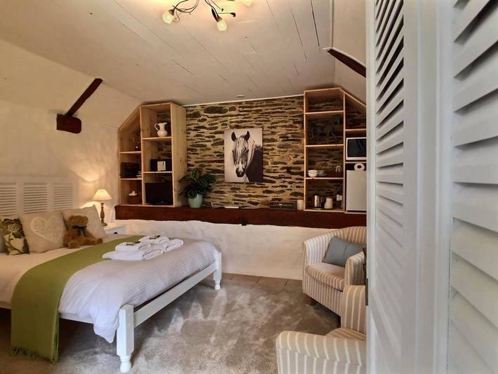 Location de vacances pour 2 personnes, avec jardin ainsi que piscine et vue à Sizun - 3