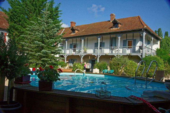Gîte pour 25 personnes, avec jardin ainsi que piscine et balcon - 1