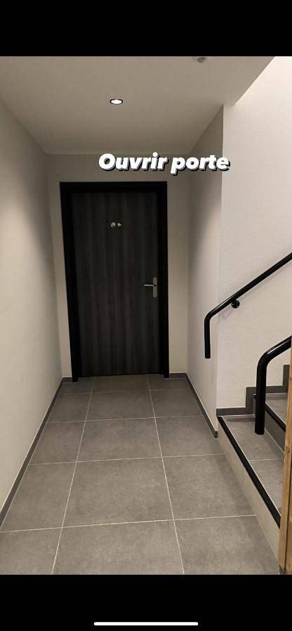 Appartement entier, Three-Bedroom Apartment in Saint-Louis, Région de Mulhouse