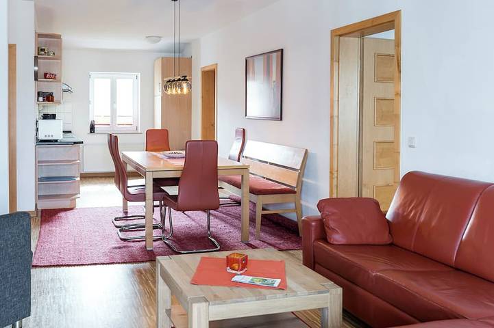 Ferienwohnung für 8 Personen, mit Balkon und Terrasse sowie Garten und Sauna in Kühlungsborn