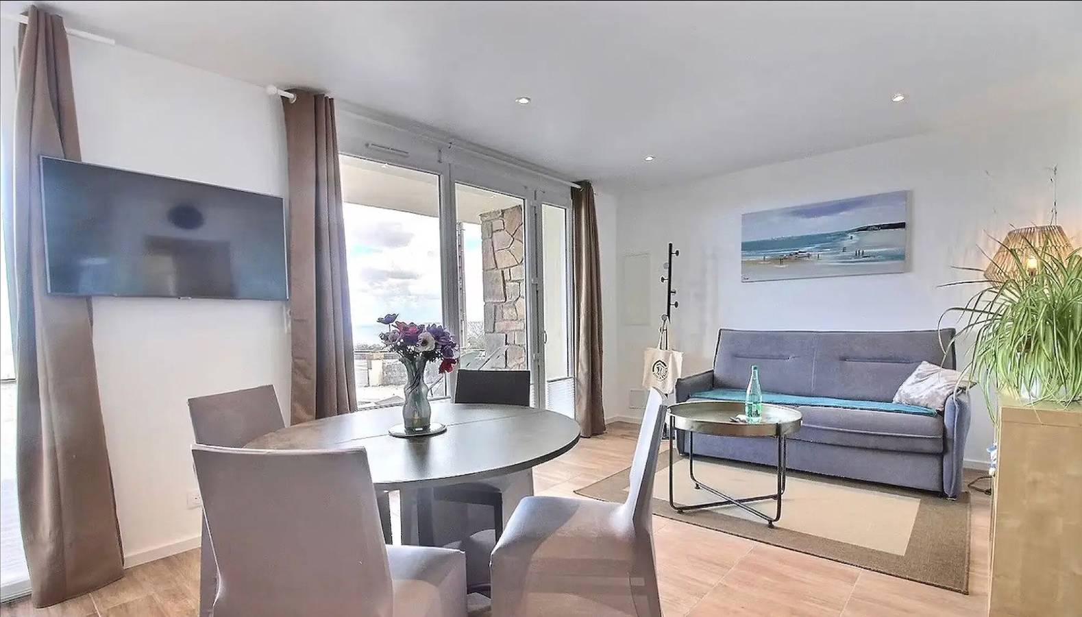 Ganze Wohnung, Appartement 'Gîte Bréhat' mit Meerblick, privater Terrasse und Wlan in Perros-Guirec, Rosa Granitküste