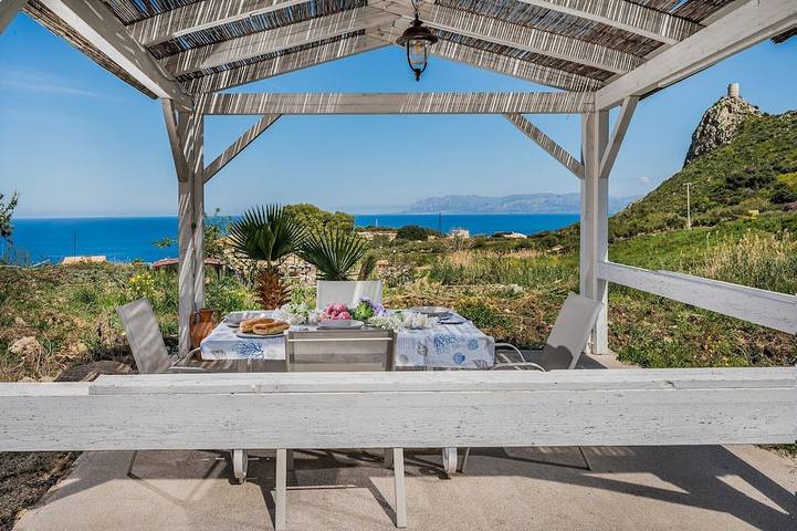 Ferienwohnung für 4 Personen, mit Pool und Garten sowie Balkon in Scopello