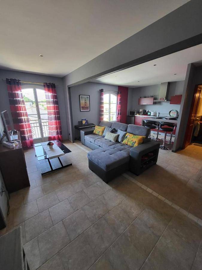 Appartement de vacances pour 5 personnes, avec Terrasse ainsi que Jardin et Piscine