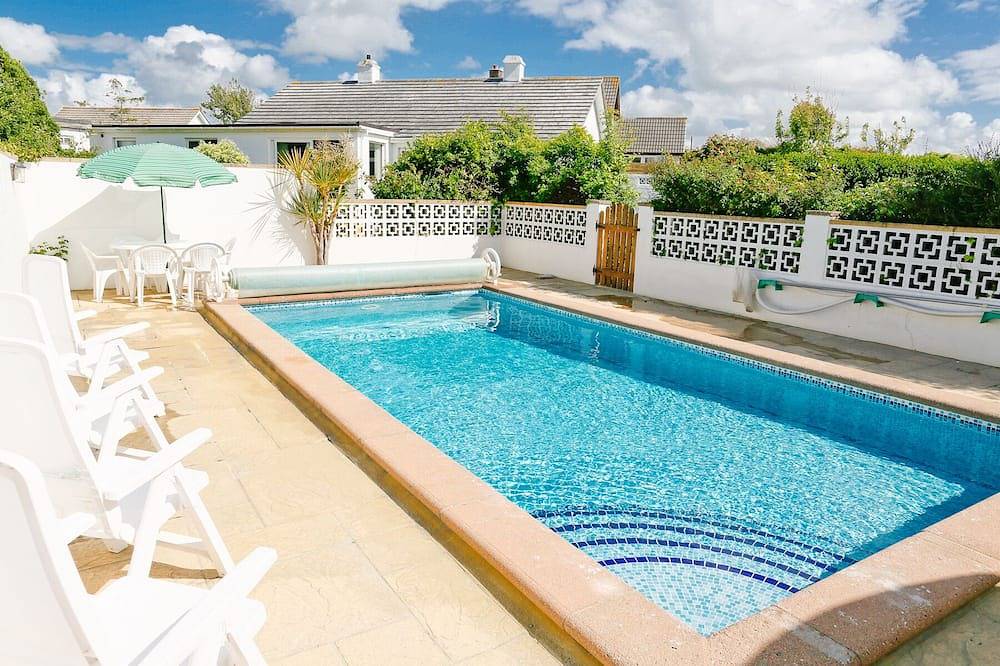 Bungalow-Outdoor Heated Swimming Pool (open May-September)Stmerryn Padstow in Cornwall