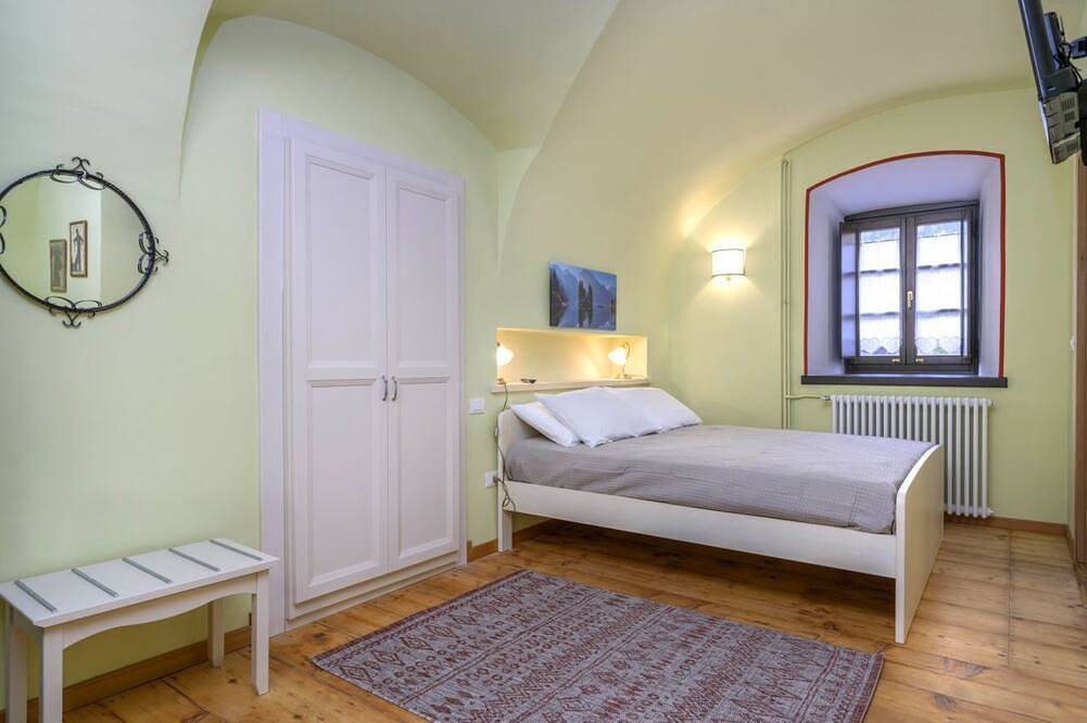 Entire apartment, A comfortable and welcoming 37 square meters apartment, perfect for four people, located on the ground floor of a historic building built in 1864 and renovated in 2025 while maintaining its historic atmosphere (No elevator).The property is located on Tar in Tarvisio, Karnischer Hauptkamm