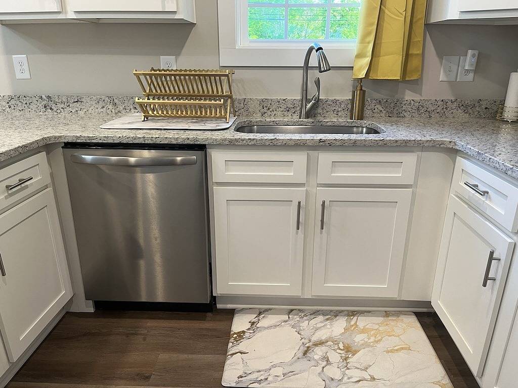 The Royal Suites.Family Friendly-Close to Clt Airport. Beautiful and peaceful. in Gaston County