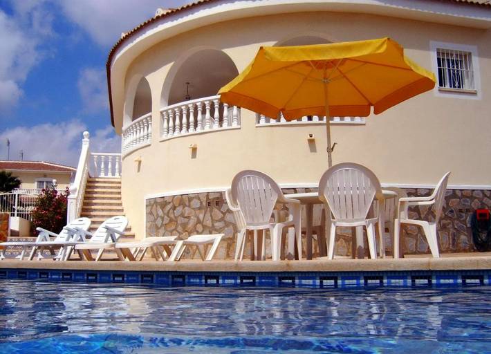 Casa rural para 6 personas, con jardín además de piscina y vistas en Rojales