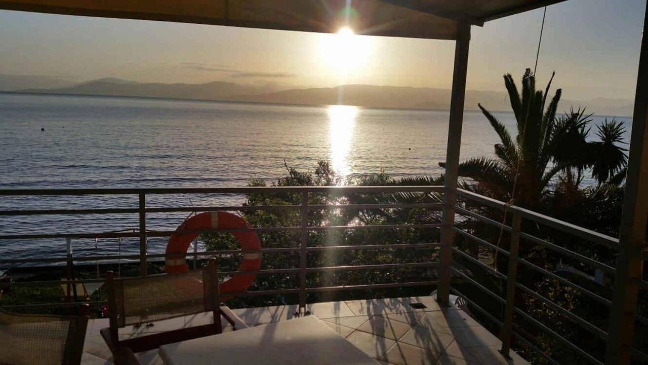 Seafront Apartments in Kavos, Corfou