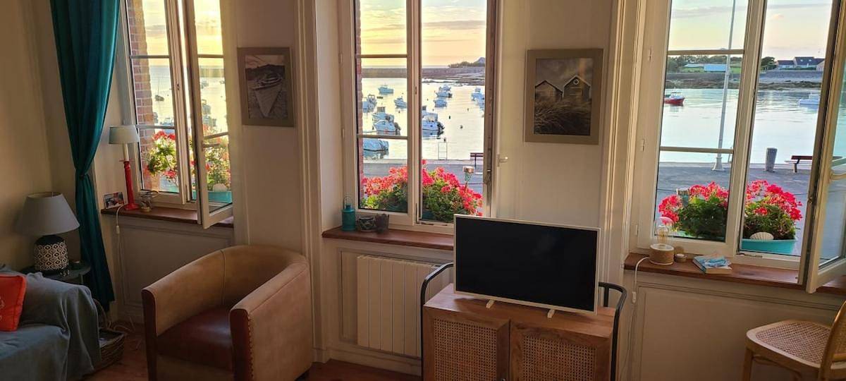 Appartement entier, Appartement de charme en duplex face au port de Barfleur in Barfleur, Région de Cherbourg