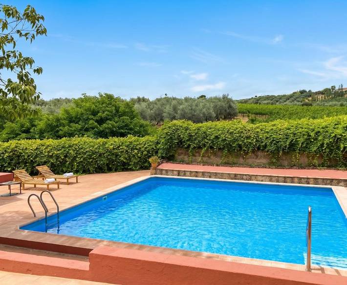 Chalet para 16 personas, con Terraza además de Jardín y Piscina en Montilla