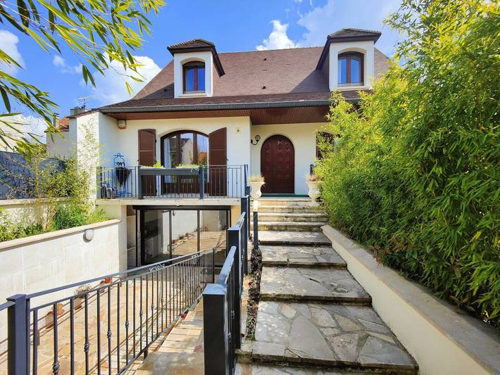 Maison de vacances pour 9 personnes, avec jardin à La Courneuve