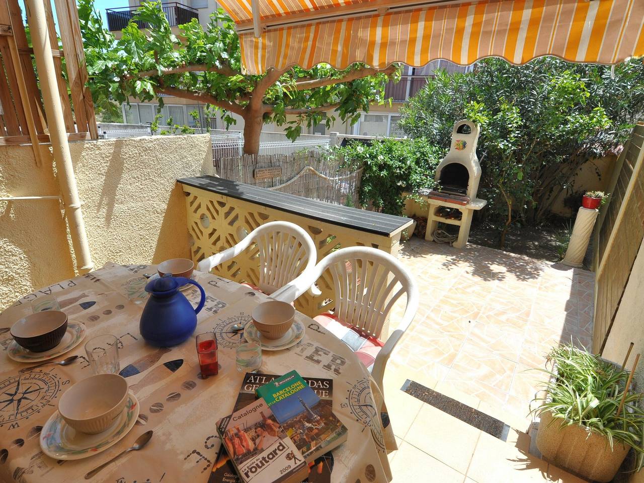 Charmantes Ferienhaus in Roses, 1000m vom Strand, ideal für 5 Personen, mit Garten & Terrasse in Santa Margarida, Roses