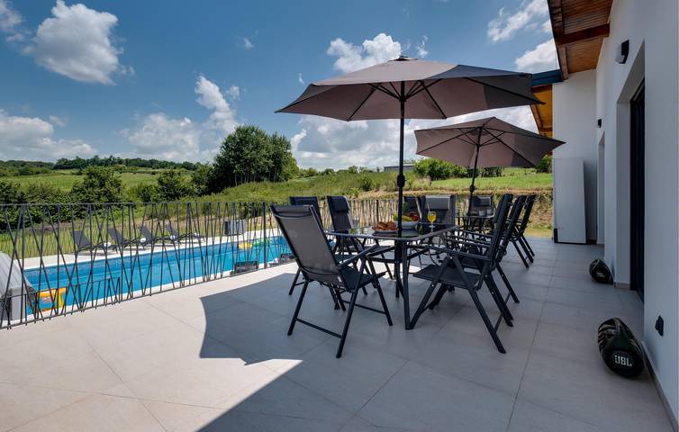 Geräumige 135 m² große Wohnung mit Pool, WLAN, Klimaanlage und Parkplatz in Zagreb und Umgebung