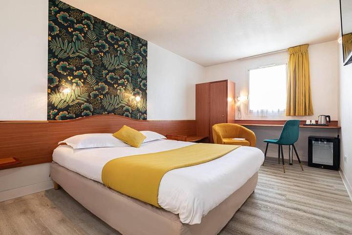 Hôtel pour 3 personnes, avec Jacuzzi ainsi que Terrasse et Sauna à Brives-Charensac