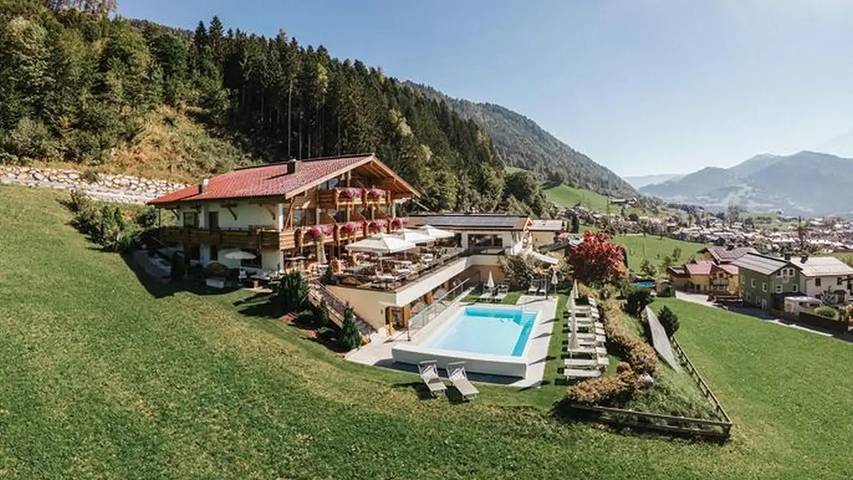 Ferienwohnung für 4 Personen, mit Pool und Garten sowie Terrasse und Sauna, mit Haustier