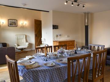 Chalet for 6 People in Okeford Fitzpaine, Cranborne Chase, Photo 3